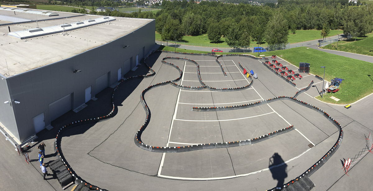 MobileKartbahn Außenansicht Mobile Kartbahn
